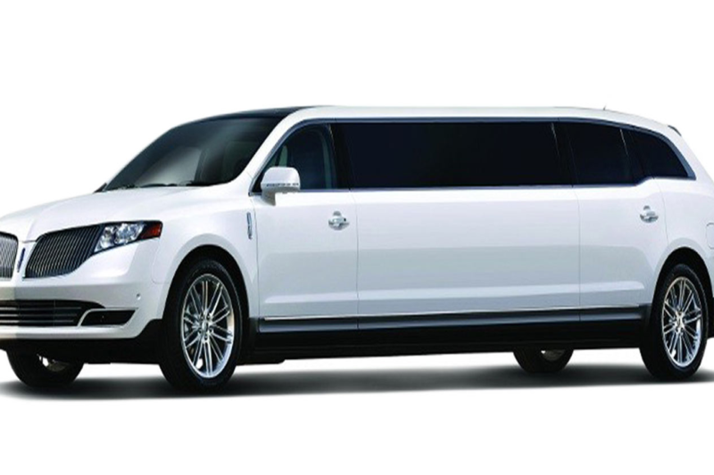 WHITE STRETCH LIMOUSINE in Burlington